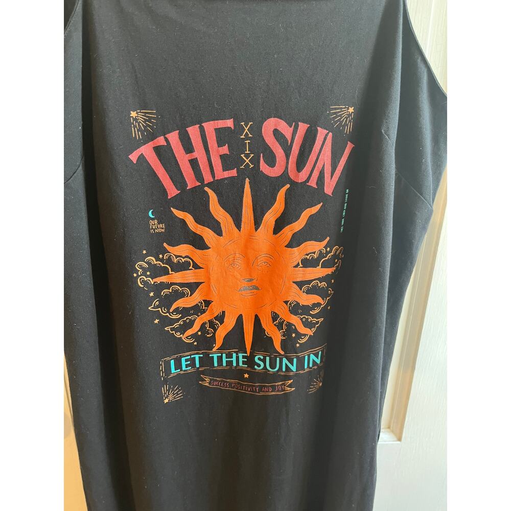 Black Fringe Graphic Maxi Dress with Sun Motif - Picture 6 of 10